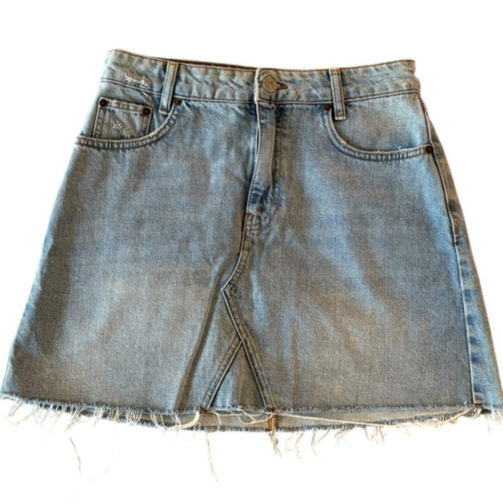 Urban Outfitters BDG women’s blue denim mini skirt. Size Medium. EUC